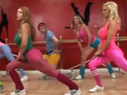 Frau hat Sex mit Fremdem während der Aerobic